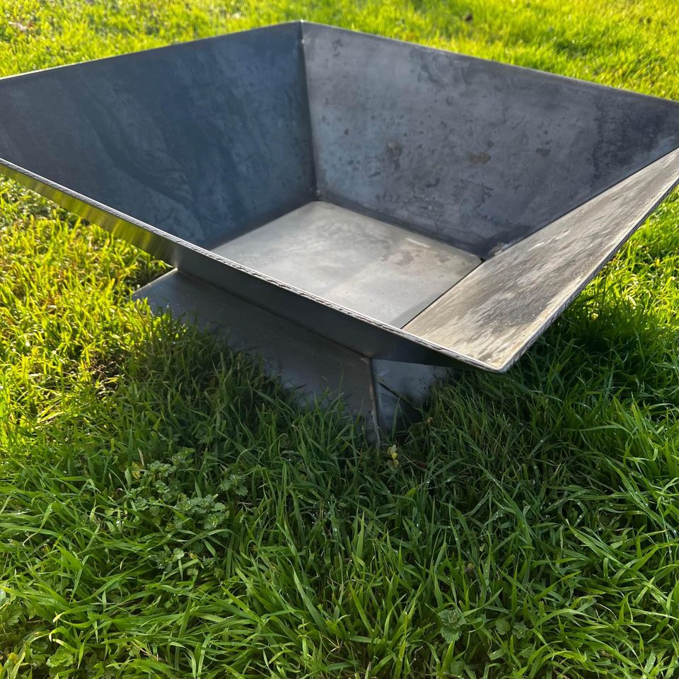 Steel fire pit: "Hourglass"